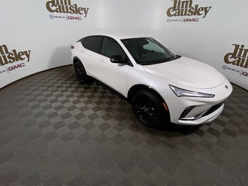 Used 2024 Buick Envista Sport Touring w/ Convenience I Package image 2