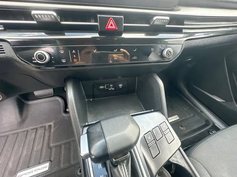 Used 2026 Kia Sportage LX AWD/4WD image 16