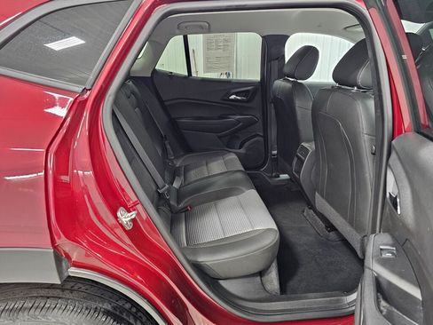 Used 2025 Chevrolet Trax LT FWD image 16