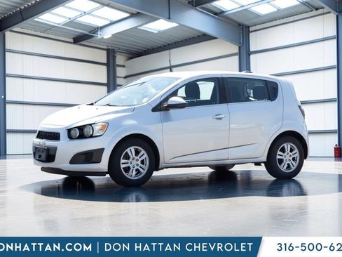Used 2016 Chevrolet Sonic LT FWD image 2