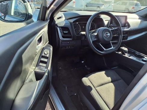 Used 2024 Nissan Rogue SV image 6