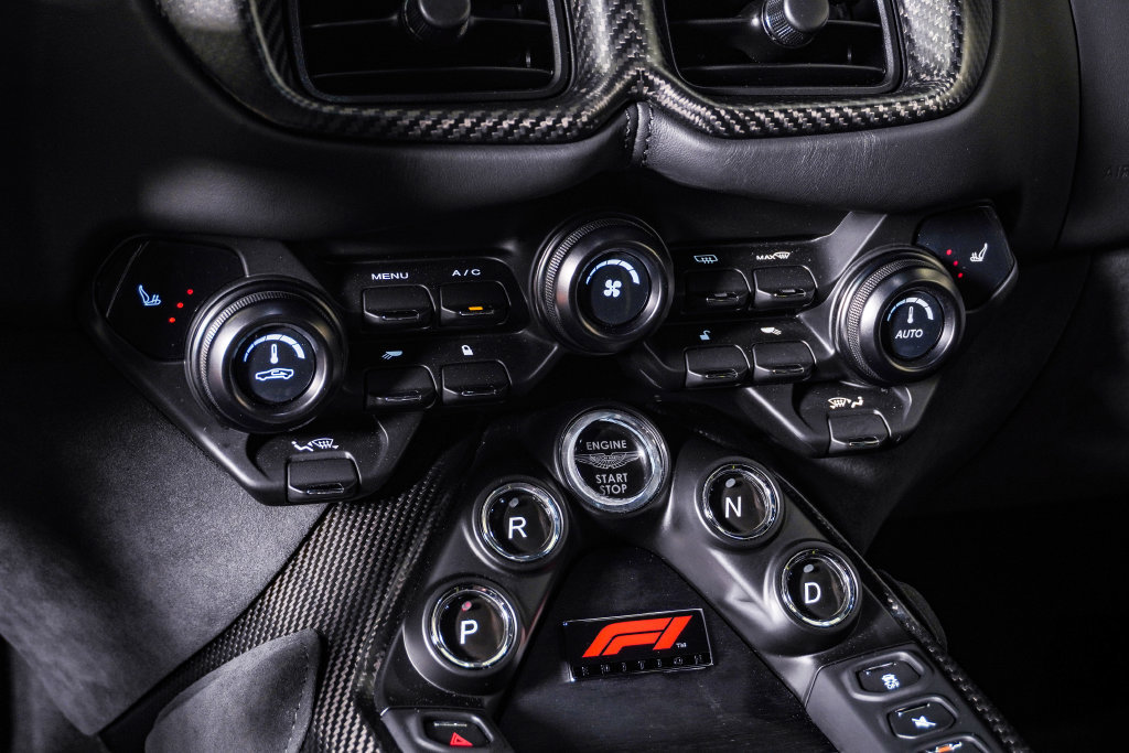 Used 2023 Aston Martin V8 Vantage Coupe RWD image 32