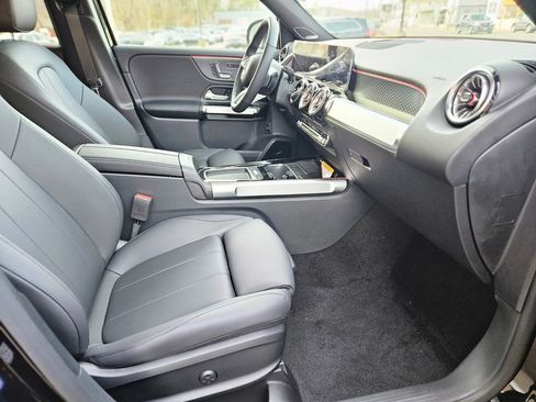 New 2024 Mercedes-Benz GLB 250 4MATIC image 9