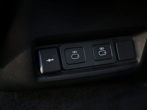 New 2025 Land Rover Discovery Metropolitan Edition image 33