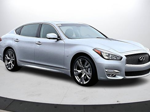 Used 2018 INFINITI Q70 L 3.7 image 2