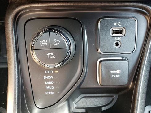 Used 2017 Jeep Compass Trailhawk w/ Leather Interior Group AWD/4WD image 22