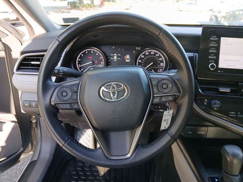 Used 2024 Toyota Camry SE image 18