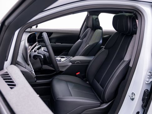 New 2026 Cadillac Optiq Sport 1 w/ LPO, Floor Liner Package AWD/4WD image 16