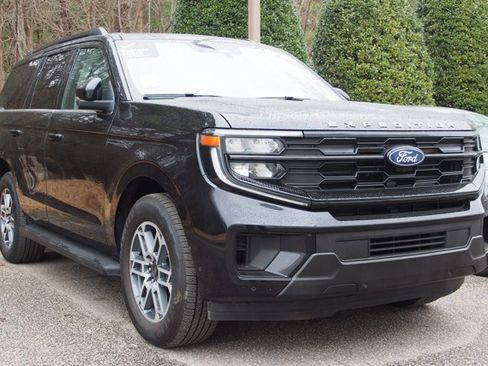 Certified 2025 Ford Expedition Active image 2