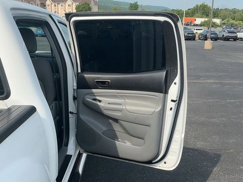 Used 2014 Toyota Tacoma 4x4 Double Cab w/ Convenience Package image 28
