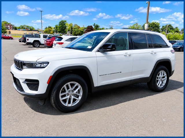 Used 2025 Jeep Grand Cherokee Laredo X w/ Trailer Tow Package AWD/4WD image 1