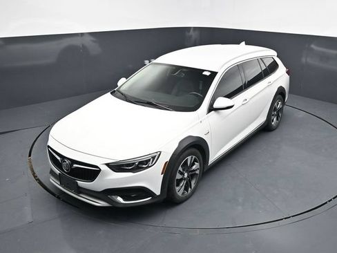 Used 2018 Buick Regal Essence w/ Driver Confidence Package #1 AWD/4WD image 30