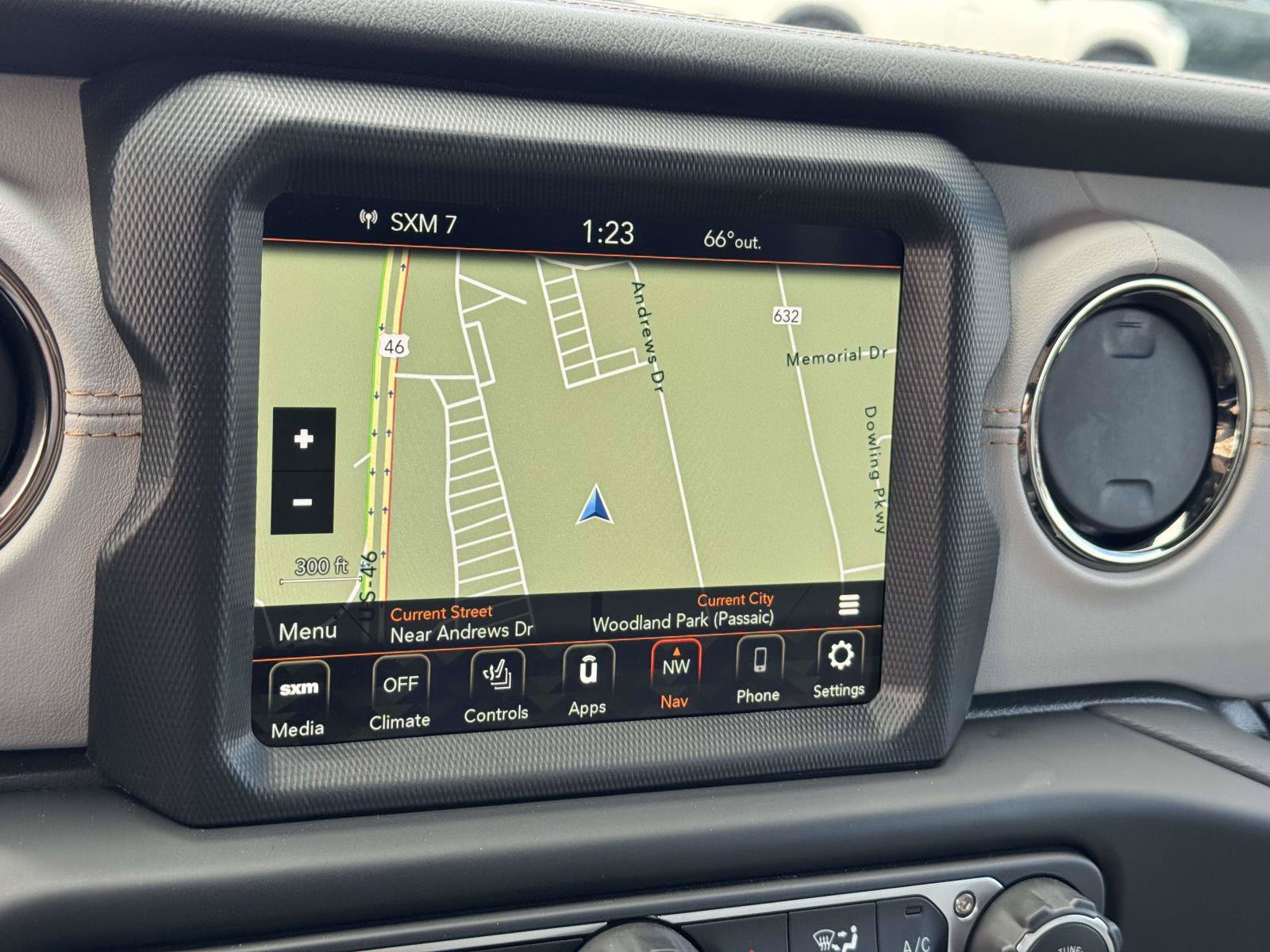 Used 2022 Jeep Wrangler Unlimited Sahara AWD/4WD image 18