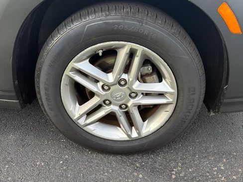 Used 2023 Hyundai Kona SE FWD image 4