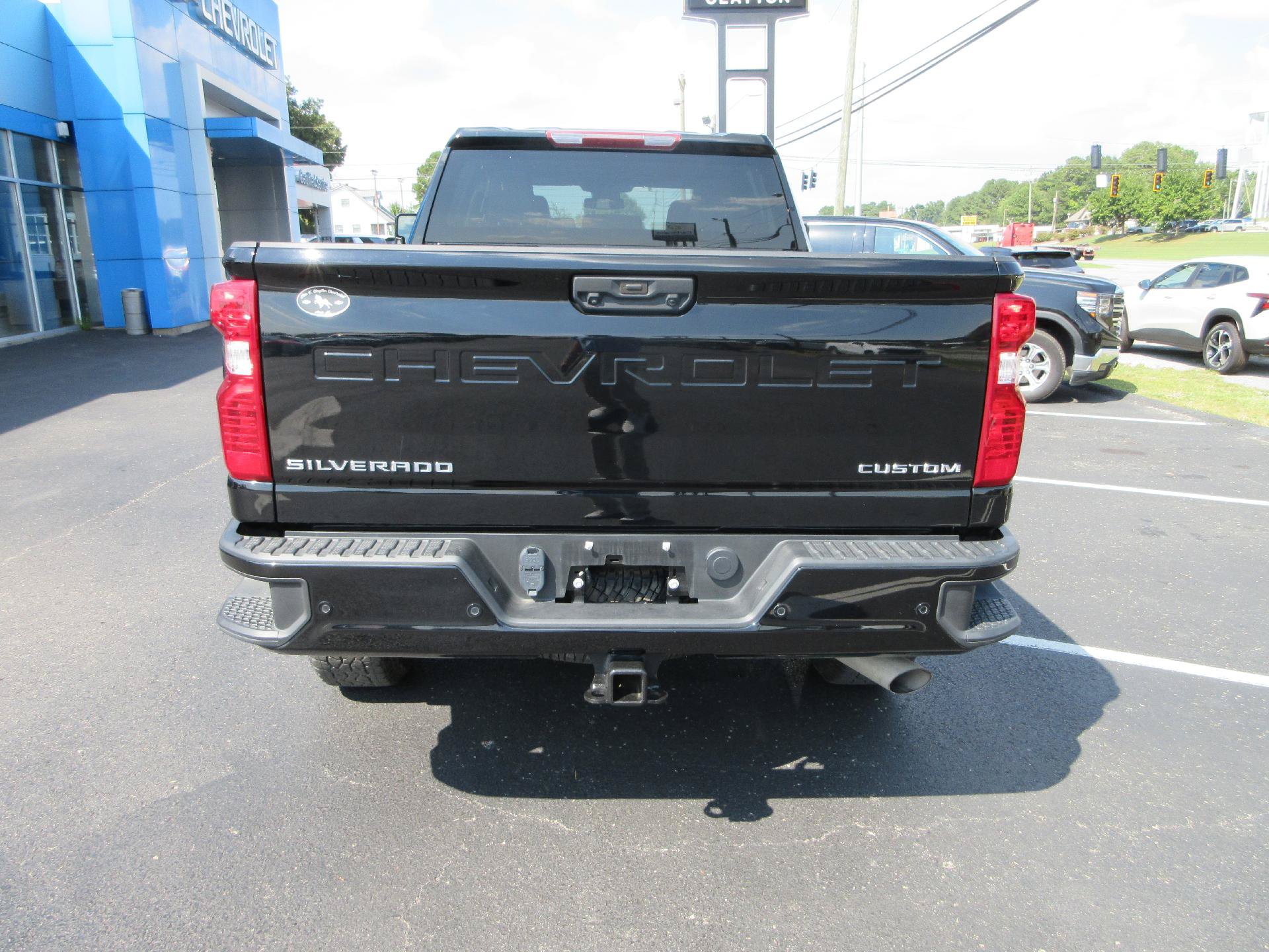 Used 2024 Chevrolet Silverado 2500 Custom w/ Custom Value Package AWD/4WD image 4