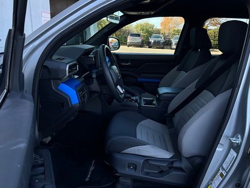 Used 2025 Toyota Tacoma TRD Off-Road image 10