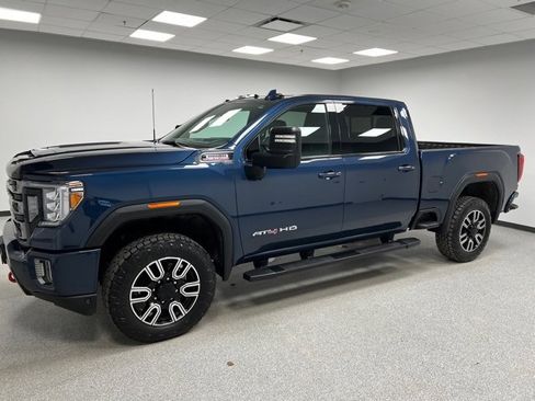 Used 2020 GMC Sierra 2500 AT4 w/ AT4 Premium Package image 4