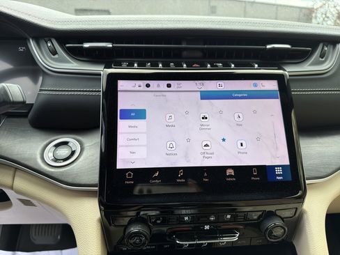 Certified 2023 Jeep Grand Cherokee Limited w/ Luxury Tech Group II AWD/4WD image 31