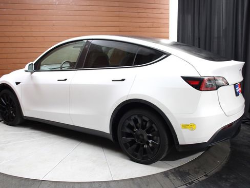 Used 2022 Tesla Model Y Long Range image 78