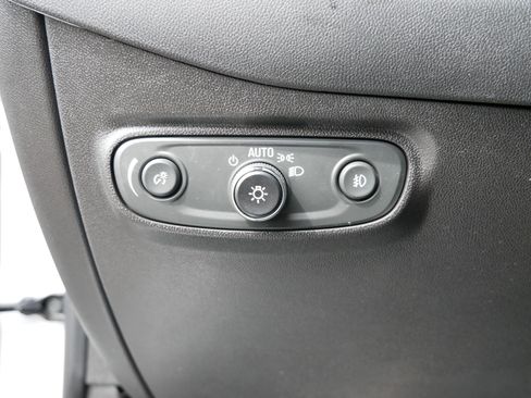 Used 2023 Chevrolet Equinox Premier image 8