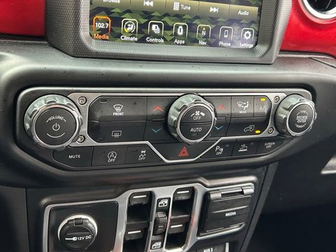 Certified 2022 Jeep Wrangler Unlimited Rubicon w/ Xtreme Recon 35" Tire Package image 56