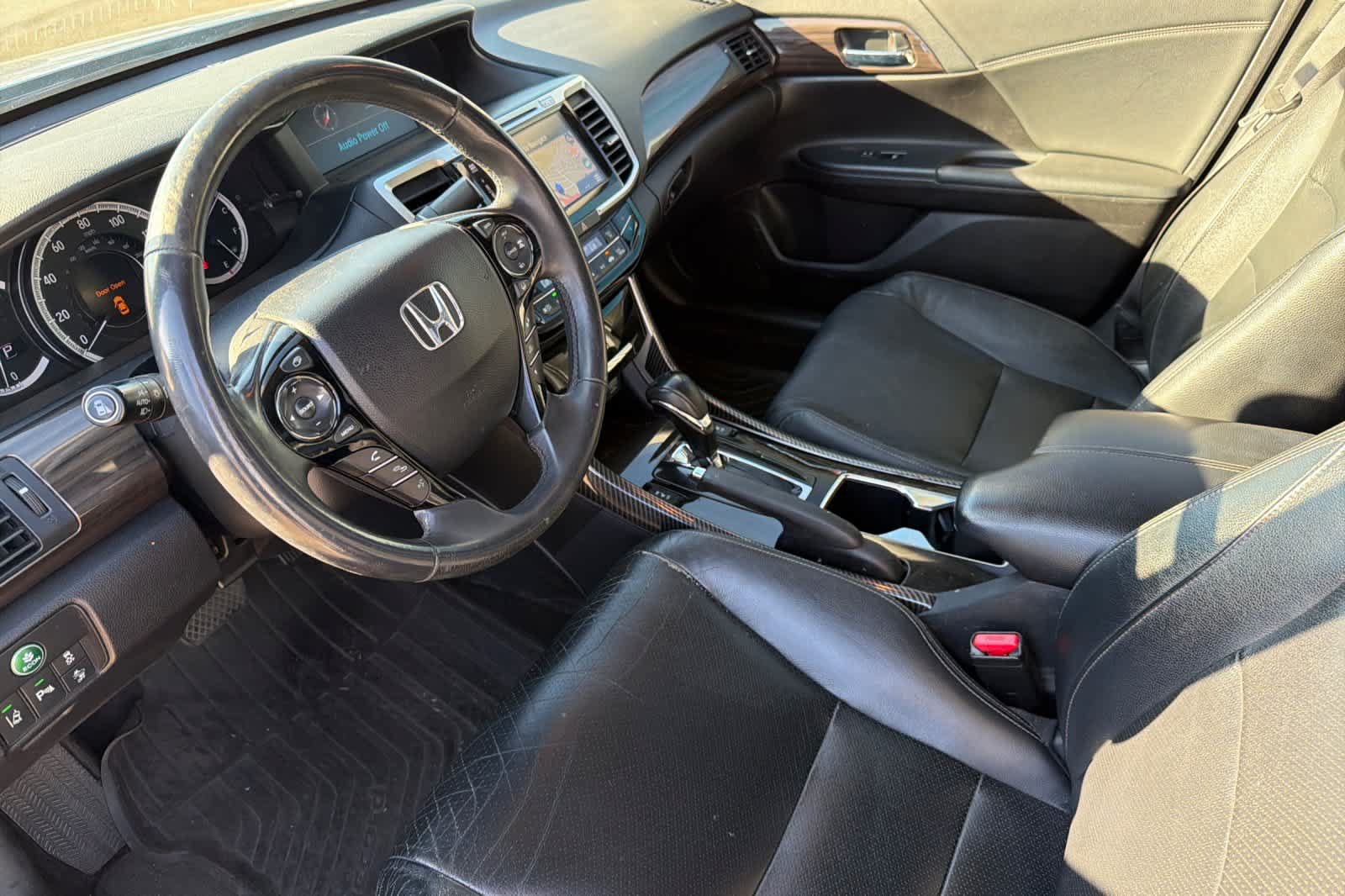 Used 2017 Honda Accord Touring image 9