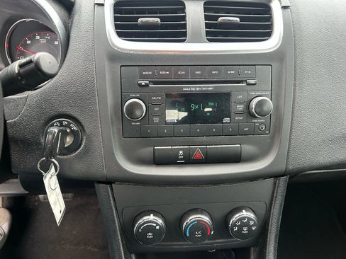 Used 2013 Dodge Avenger SE image 14