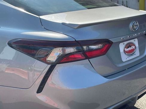 Used 2021 Toyota Camry SE w/ Carpet Mat Package (TMS) AWD/4WD image 11