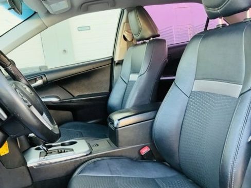 Used 2014 Toyota Camry L image 12