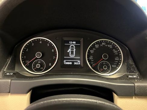 Used 2014 Volkswagen Tiguan S image 22