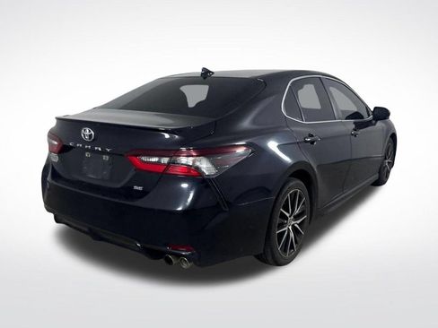 Used 2022 Toyota Camry SE FWD image 3