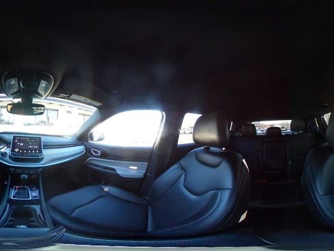 Used 2025 Jeep Compass Limited image 37