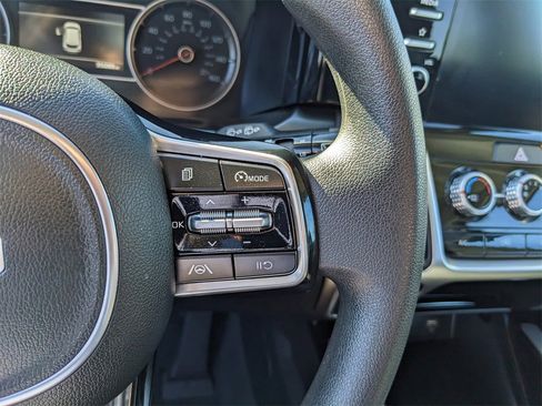 Certified 2023 Kia Sorento LX image 34