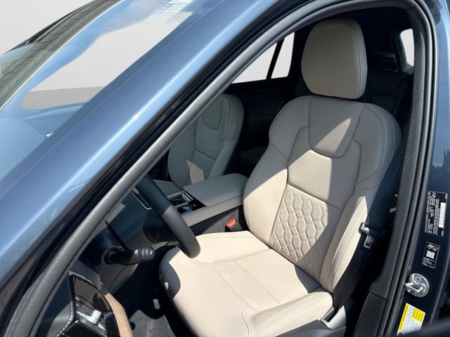 New 2026 Volvo XC90 T8 Plus w/ Protection Package Premier AWD/4WD image 13