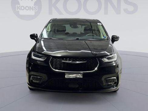 Used 2024 Chrysler Pacifica Select image 15