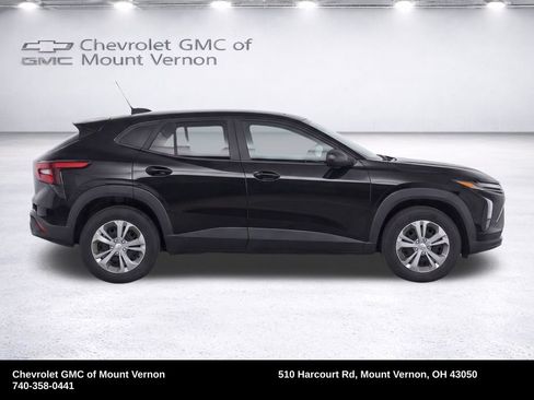 Used 2024 Chevrolet Trax LS FWD image 9
