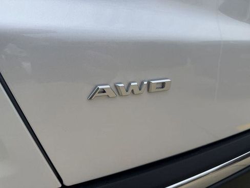 New 2026 Cadillac XT5 Luxury image 16