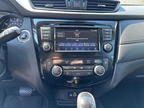 Used 2019 Nissan Rogue SV FWD image 20