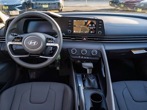 New 2026 Hyundai Elantra SE image 13