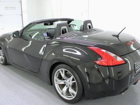 Used 2010 Nissan 370Z Touring w/ Sport Pkg RWD image 6