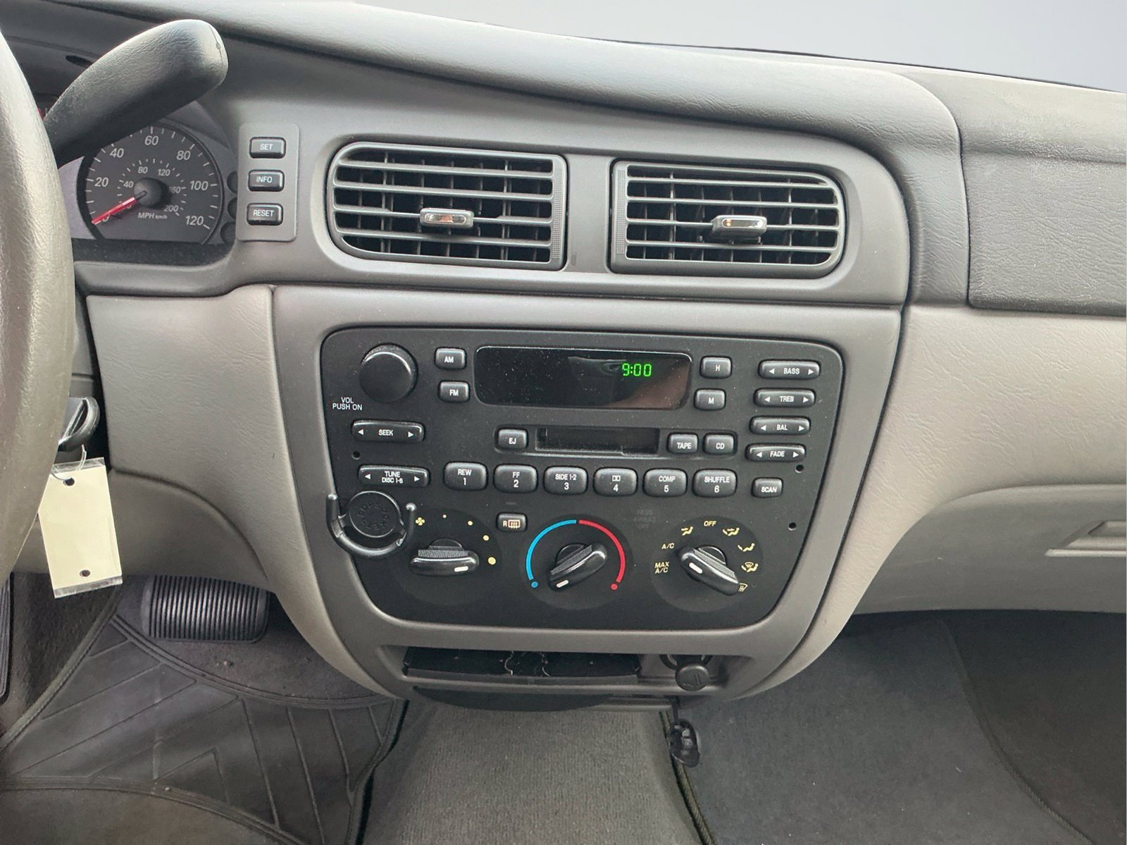 Used 2007 Ford Taurus SE FWD image 17