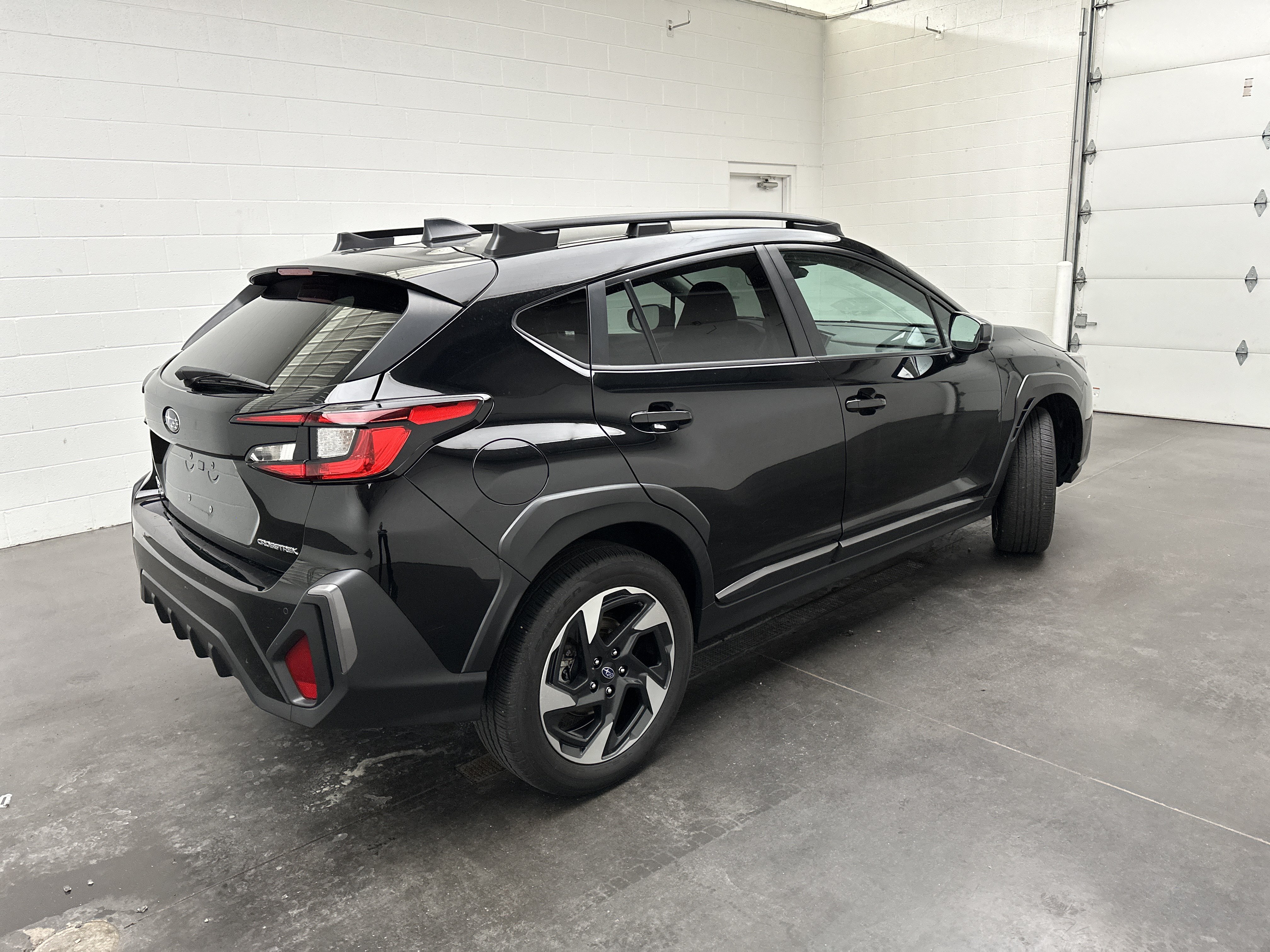 Used 2024 Subaru Crosstrek 2.5i Limited w/ Crosstrek Mirror Package AWD/4WD image 9