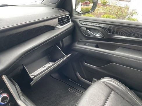 Used 2024 GMC Yukon XL Denali image 33