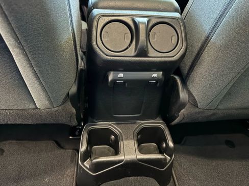 Used 2025 Jeep Gladiator Sport image 19