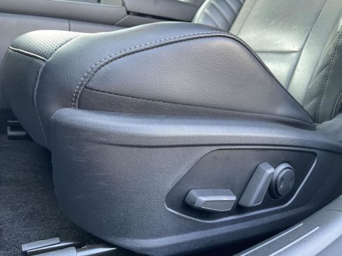 Used 2023 Hyundai Elantra Limited w/ Cargo Package image 20