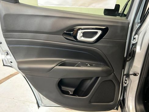 New 2026 Jeep Compass Latitude AWD/4WD image 18