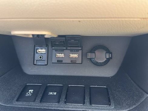Used 2019 Toyota Highlander XLE FWD image 28