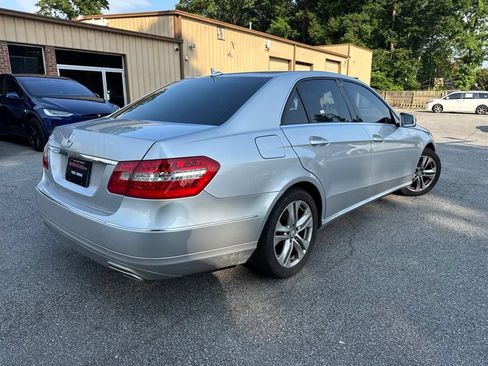 Used 2010 Mercedes-Benz E 550 Sedan image 3