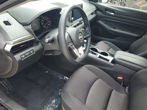 Used 2024 Nissan Altima 2.5 SV image 19