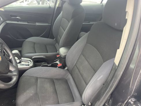 Used 2016 Chevrolet Cruze LT image 9
